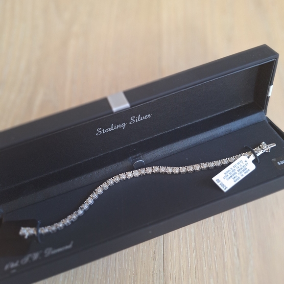 NWT 1/4 CT TW Diamond Sterling Silver Tennis Bracelet $305.00 Retail Price - Picture 1 of 6